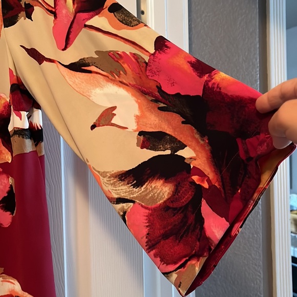 JM Collection Floral and Flirty Top - Picture 7 of 8